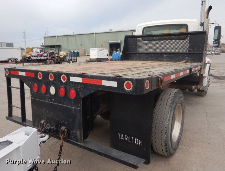 image for item IV9540 2004 International 4300  flatbed truck