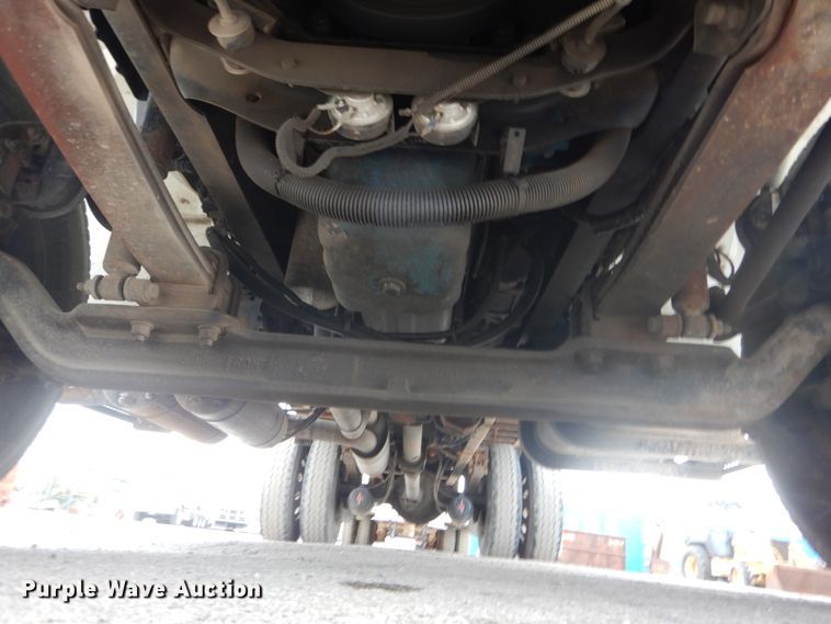 image for item IV9540 2004 International 4300  flatbed truck