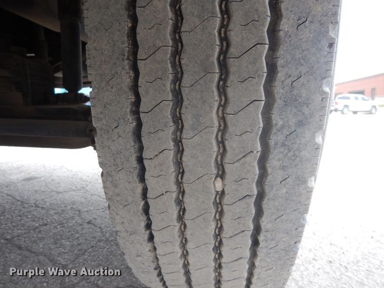 image for item IV9540 2004 International 4300  flatbed truck