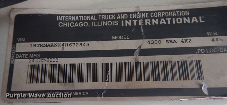 image for item IV9540 2004 International 4300  flatbed truck