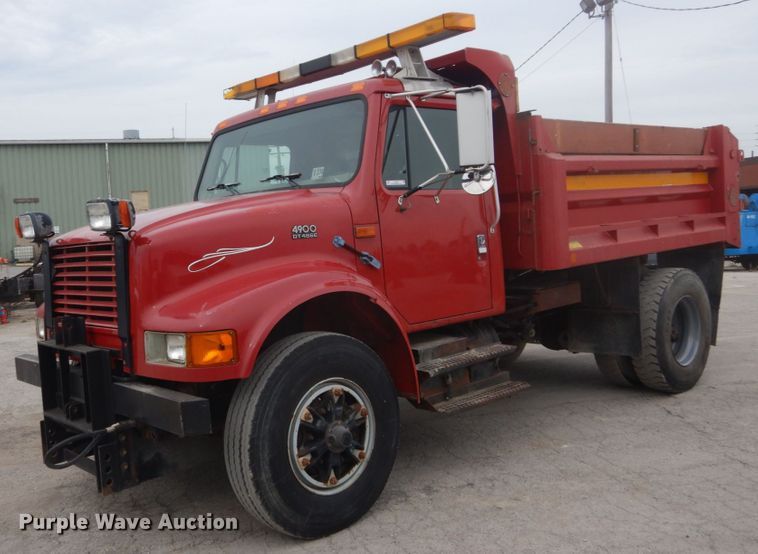 image for item IV9542 1999 International 4900  dump truck