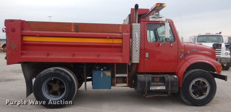 image for item IV9542 1999 International 4900  dump truck