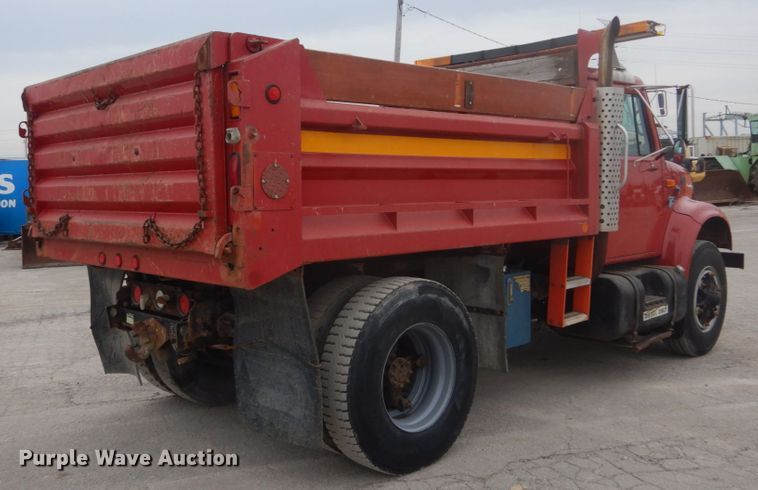 image for item IV9542 1999 International 4900  dump truck
