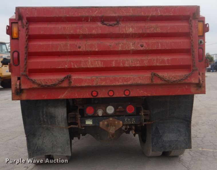 image for item IV9542 1999 International 4900  dump truck