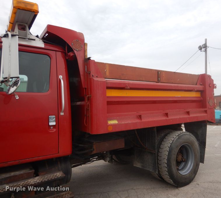 image for item IV9542 1999 International 4900  dump truck