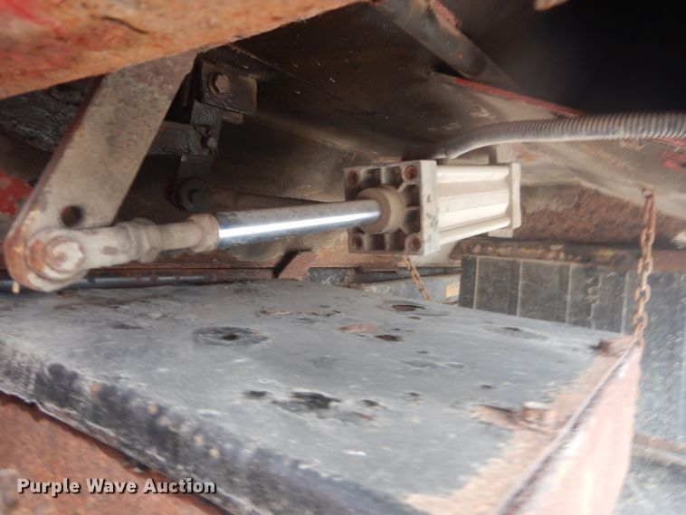 image for item IV9542 1999 International 4900  dump truck