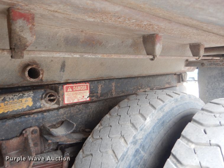 image for item IV9542 1999 International 4900  dump truck