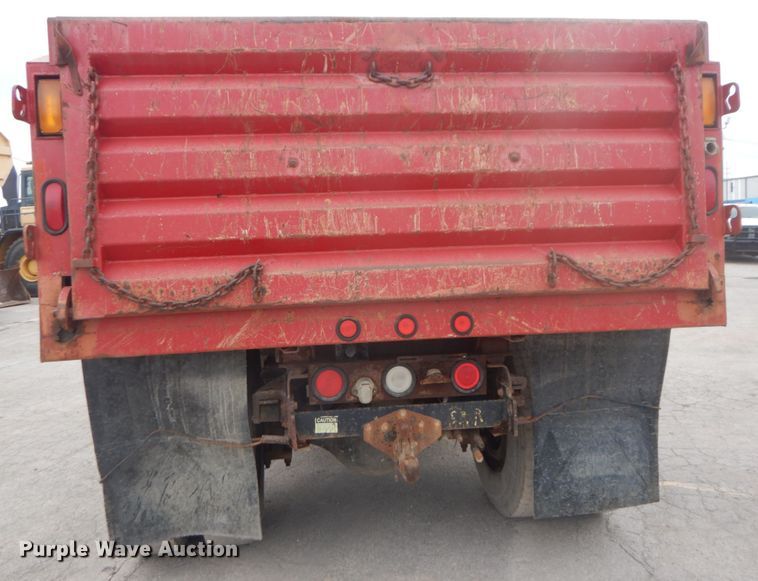 image for item IV9542 1999 International 4900  dump truck