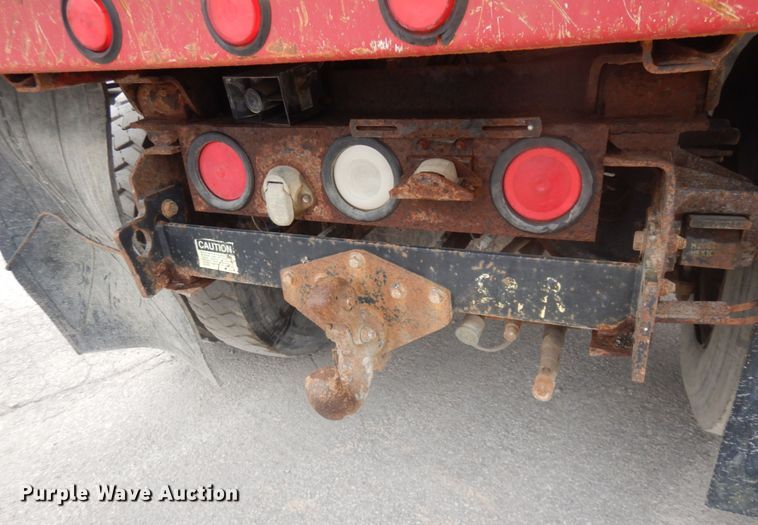 image for item IV9542 1999 International 4900  dump truck