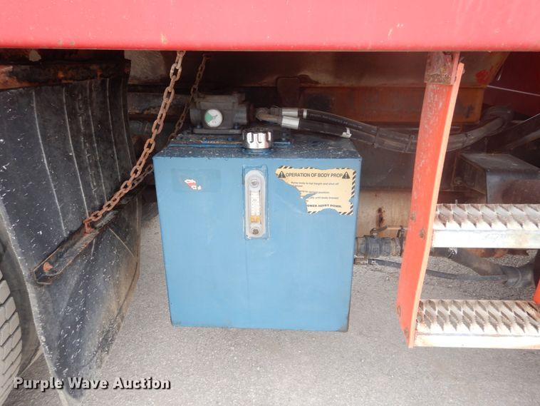 image for item IV9542 1999 International 4900  dump truck