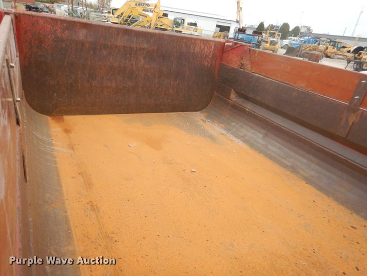 image for item IV9542 1999 International 4900  dump truck