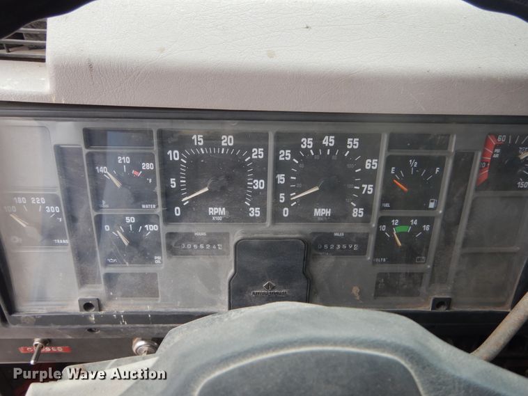 image for item IV9542 1999 International 4900  dump truck