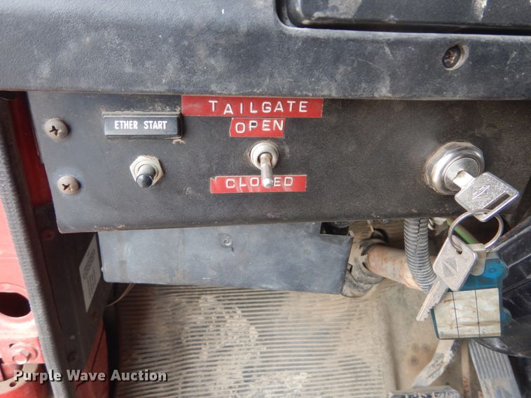 image for item IV9542 1999 International 4900  dump truck