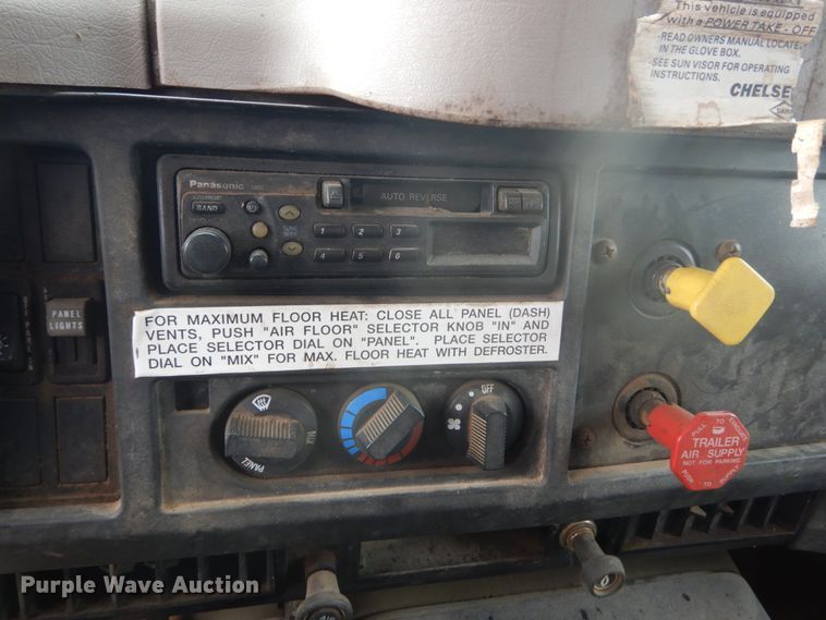 image for item IV9542 1999 International 4900  dump truck