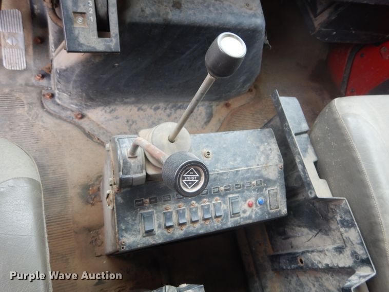 image for item IV9542 1999 International 4900  dump truck