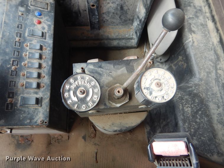 image for item IV9542 1999 International 4900  dump truck