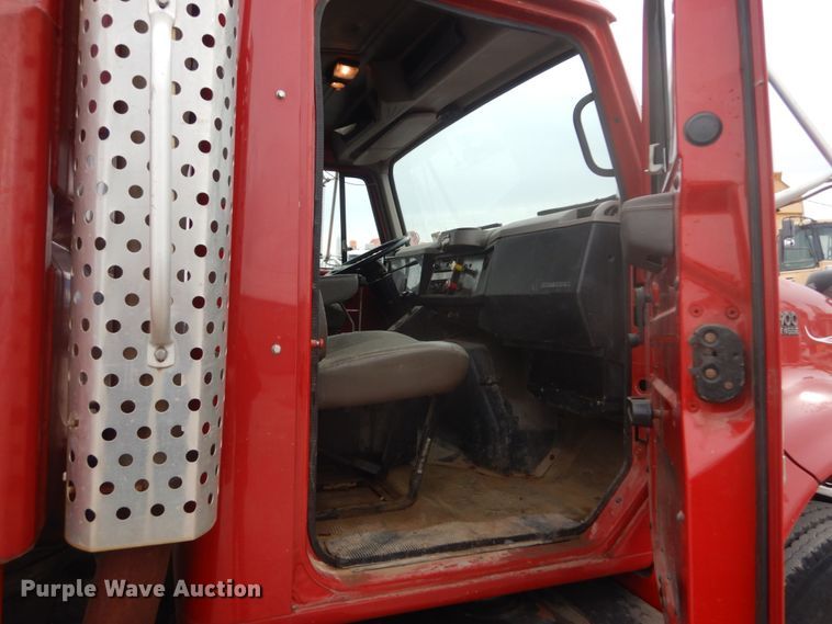 image for item IV9542 1999 International 4900  dump truck