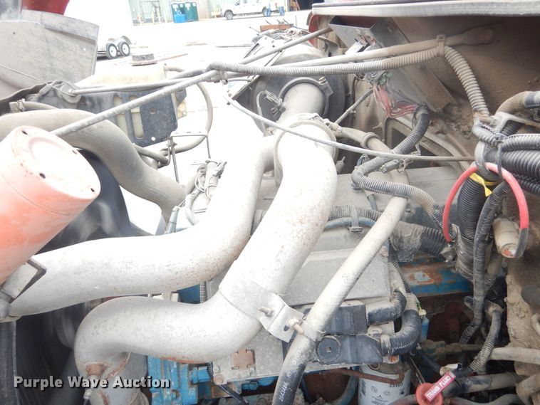 image for item IV9542 1999 International 4900  dump truck