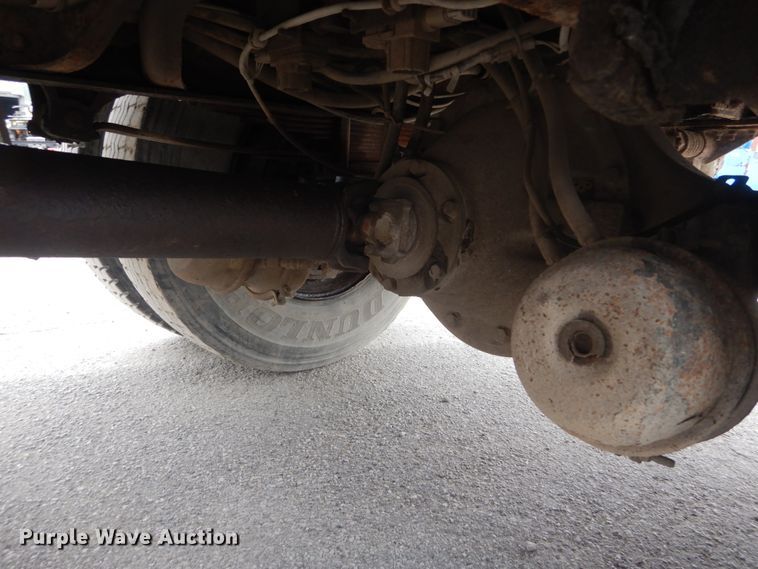 image for item IV9542 1999 International 4900  dump truck