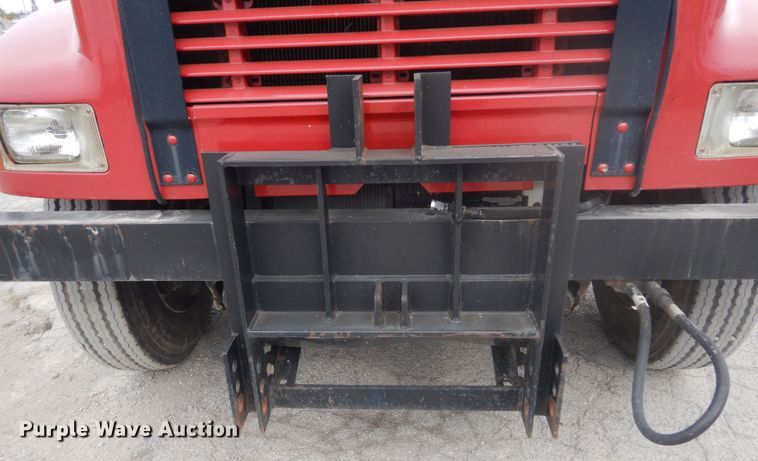 image for item IV9542 1999 International 4900  dump truck