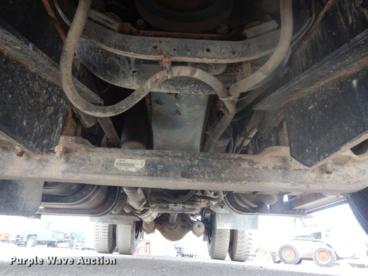 image for item IV9542 1999 International 4900  dump truck