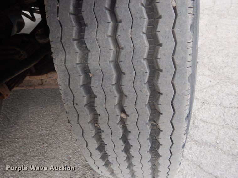 image for item IV9542 1999 International 4900  dump truck