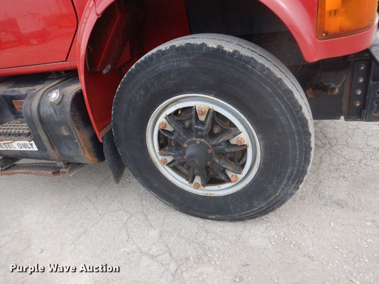 image for item IV9542 1999 International 4900  dump truck