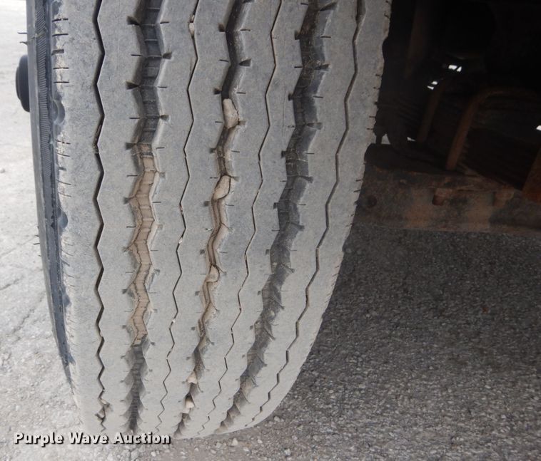 image for item IV9542 1999 International 4900  dump truck