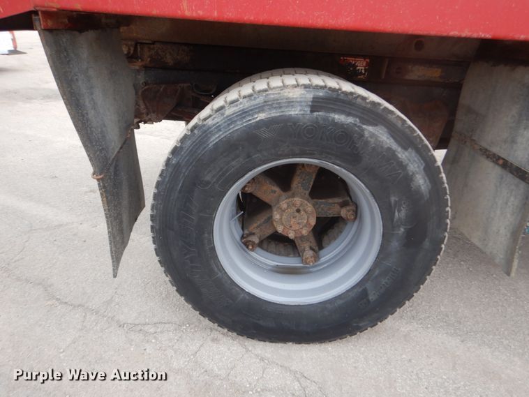 image for item IV9542 1999 International 4900  dump truck