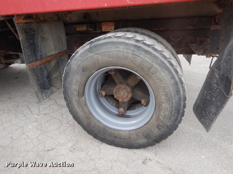 image for item IV9542 1999 International 4900  dump truck