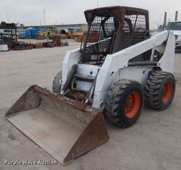 image for item IV9544 2005 Bobcat S220  skid steer loader