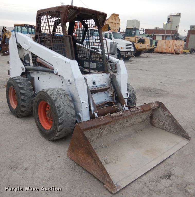 image for item IV9544 2005 Bobcat S220  skid steer loader