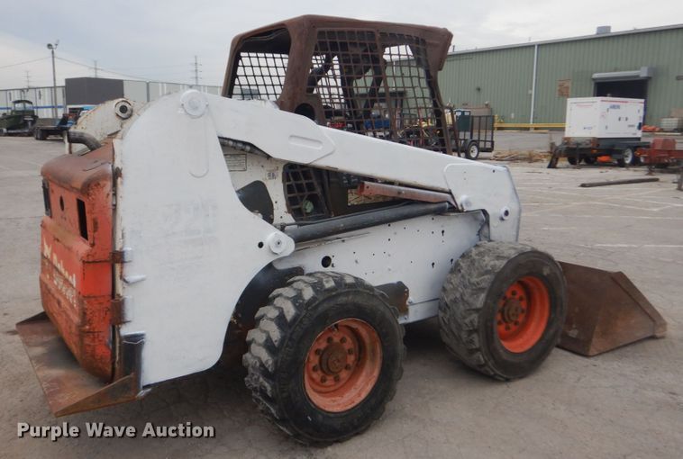 image for item IV9544 2005 Bobcat S220  skid steer loader
