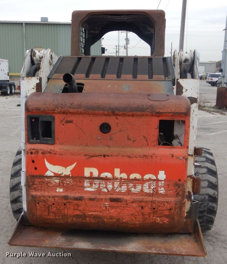 image for item IV9544 2005 Bobcat S220  skid steer loader