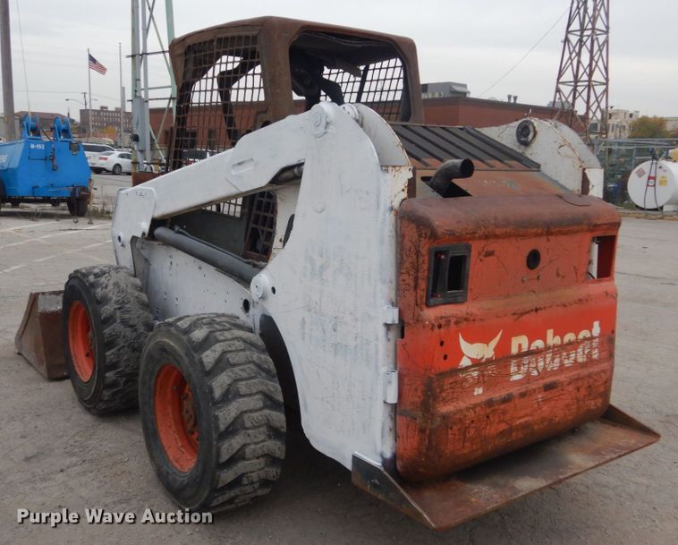 image for item IV9544 2005 Bobcat S220  skid steer loader