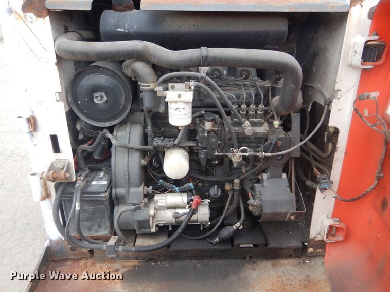 image for item IV9544 2005 Bobcat S220  skid steer loader