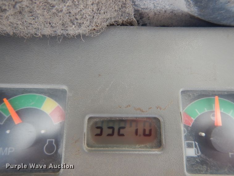 image for item IV9544 2005 Bobcat S220  skid steer loader