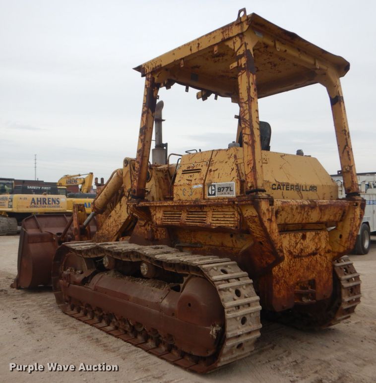 image for item IV9545 1973 Caterpillar 977L  track loader