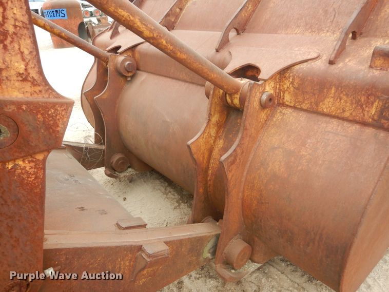 image for item IV9545 1973 Caterpillar 977L  track loader