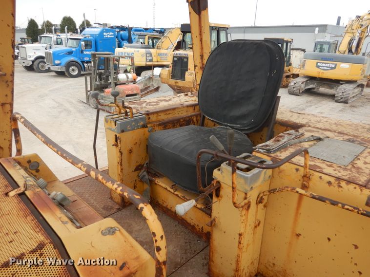 image for item IV9545 1973 Caterpillar 977L  track loader