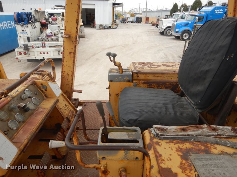 image for item IV9545 1973 Caterpillar 977L  track loader