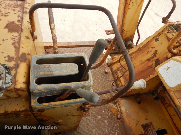 image for item IV9545 1973 Caterpillar 977L  track loader