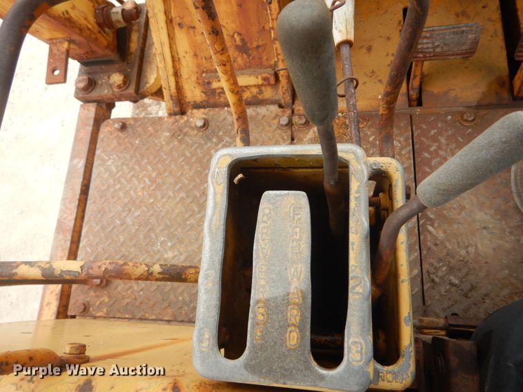 image for item IV9545 1973 Caterpillar 977L  track loader