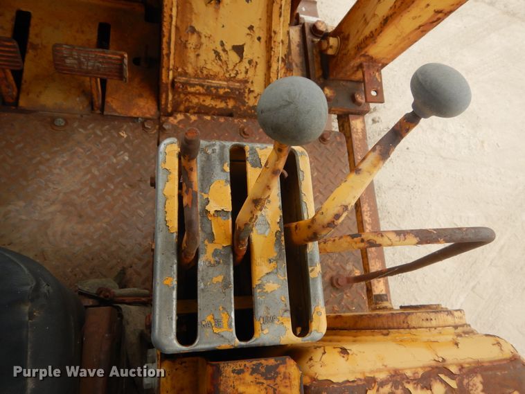 image for item IV9545 1973 Caterpillar 977L  track loader