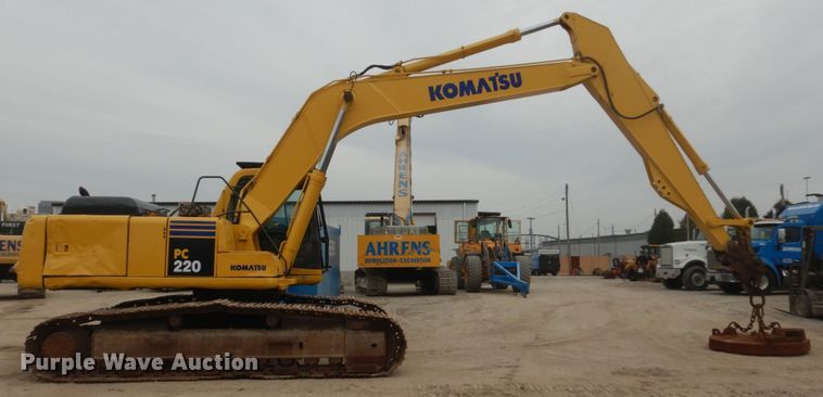 image for item IV9549 2000 Komatsu PC220LC-6LE  excavator