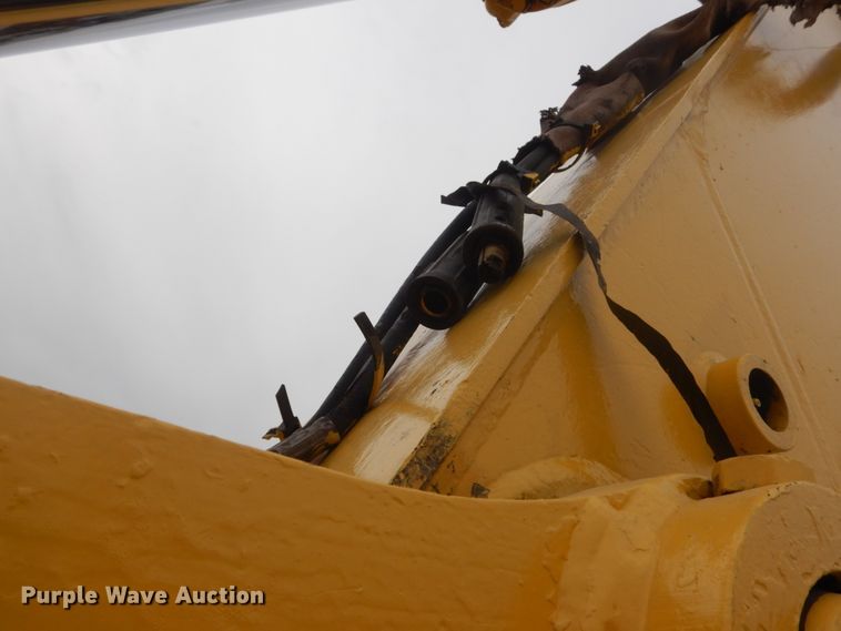 image for item IV9549 2000 Komatsu PC220LC-6LE  excavator