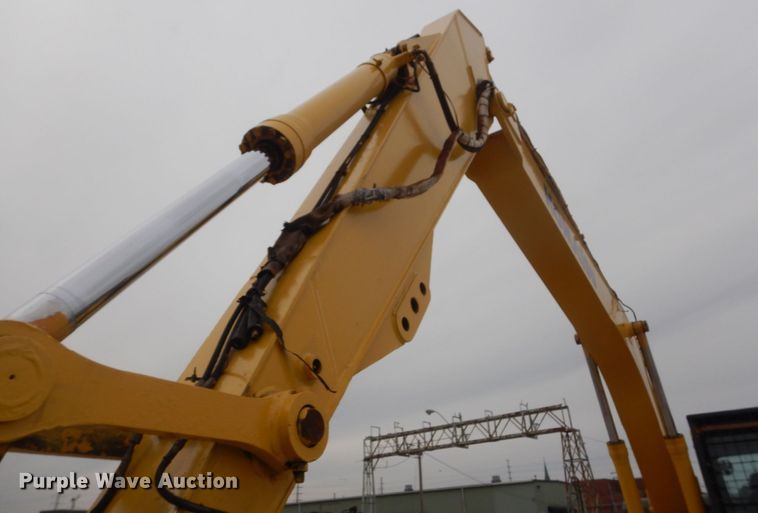 image for item IV9549 2000 Komatsu PC220LC-6LE  excavator