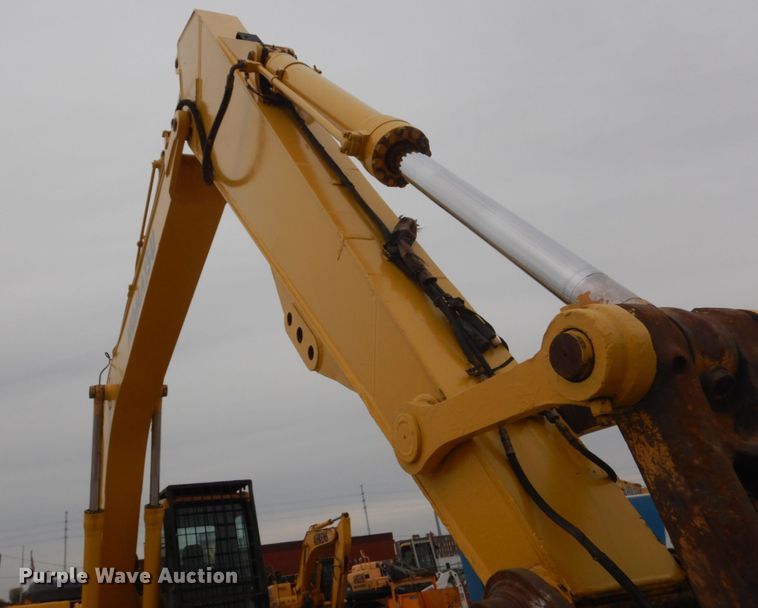 image for item IV9549 2000 Komatsu PC220LC-6LE  excavator
