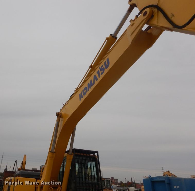 image for item IV9549 2000 Komatsu PC220LC-6LE  excavator