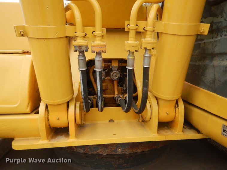 image for item IV9549 2000 Komatsu PC220LC-6LE  excavator